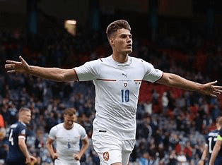 Tin chuyển nhượng Ngoại hạng Anh: Manchester United nhắm chân sút của Bayer, Chelsea nhắm thủ môn trẻ thay thế Sanchez